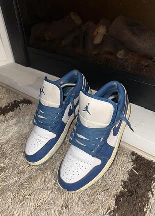 Кросівки чоловічі jordan 1 low білі з синім