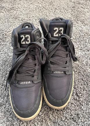 Жіночі кросівки jordan 23 38 2