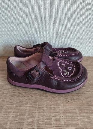Закрытые кожаные туфли босоножки на девочку clarks 6f 23р. 14.5 см.
