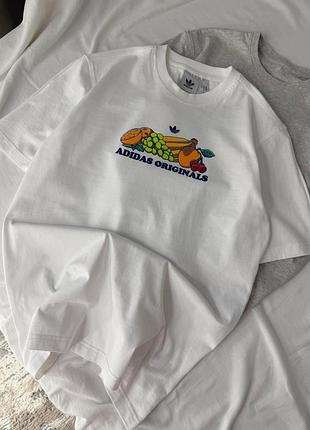 Футболка жіноча adidas originals подовжена біла з принтом фруктів, розмір s