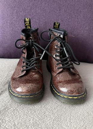 Черевики для дівчинки dr. martens блискучі, розмір 25, довжина устілки 16 см