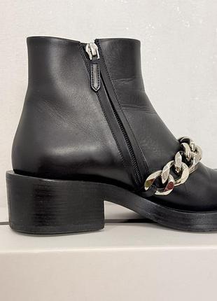 Челсі givenchy laura chain ankle boots 3
