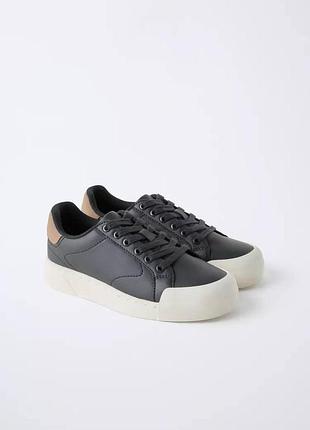 Жіночі кросівки zara