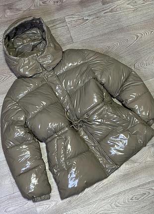 Жіночий пуховик тканина moncler 
світлий колір, який не буде бруднитись