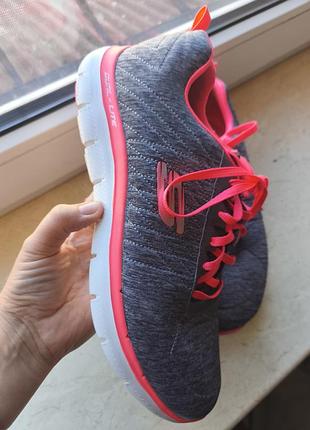 Оригінальні кросівки skechers