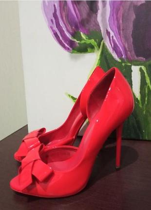 Туфли-лодочки красные vitto rossi из лакированной кожи