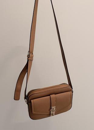 Жіноча сумка guess бежева 6
