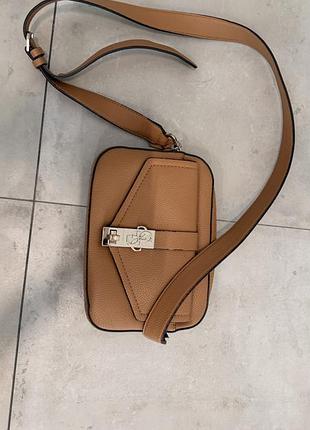 Жіноча сумка guess бежева
