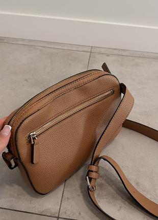 Жіноча сумка guess бежева 4