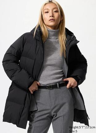 Бесшовное пуховое короткое пальто uniqlo. размер s.