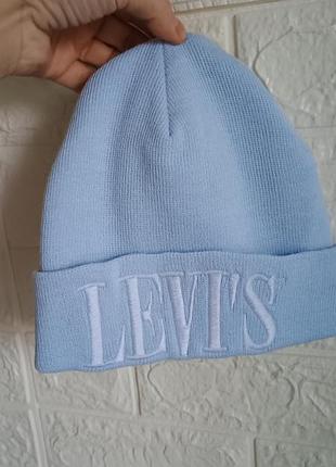 Шапка levi's женская. б/у. голубого цвета