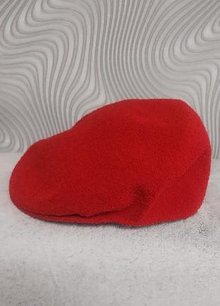 Красная кепка (модель типа wool 504) от бренда kangol