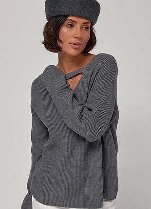 Жіночий джемпер oversize з декоративним вирізом