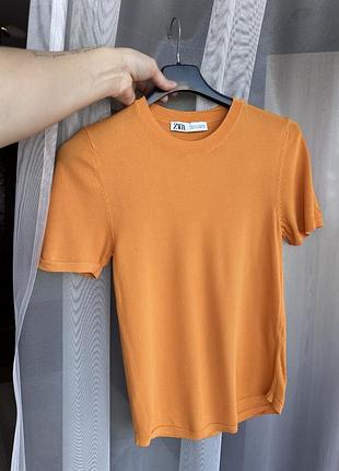 Яскрава футболка zara 2