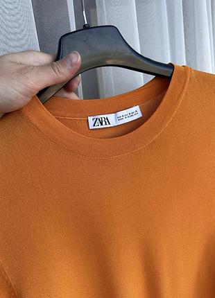 Яскрава футболка zara 5