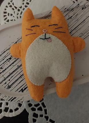 Котик ручной работы из фетра!