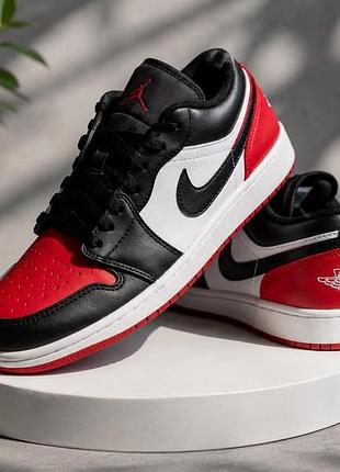 Кросівки чоловічі air jordan 1 low bred toe, чорний, червоний, білий