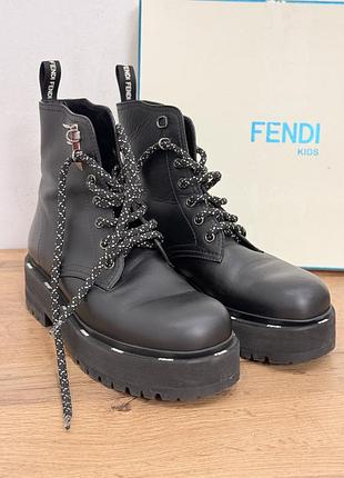 Оригінальні черевики fendi kids