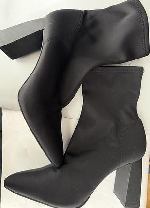 Взуття zara