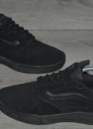 Продам кросівки замша фірма vans.