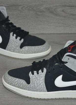 Продам кросівки шкіряні фірма jordan 1 mid se elephant print .