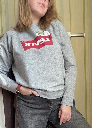 Сірий жіночий світшот levi’s з принтом снупі