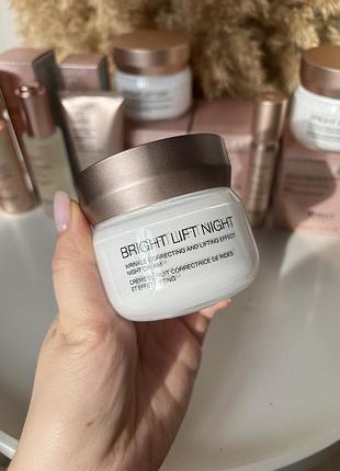 Крем для обличчя kiko milano bright lift day