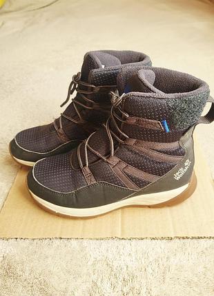 Зимові черевики 36 р jack wolfskin