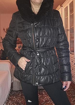 Черная стеганая куртка пуховик next с мехом и поясом размера l xl