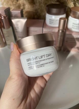 Крем для обличчя kiko milano bright lift day