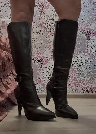 Високі чоботи труби zara на каблуку, кольору темного шоколаду розмір 40