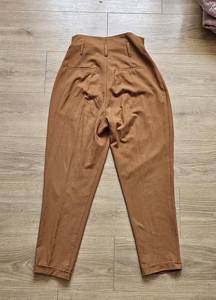 Брюки бежевые bershka