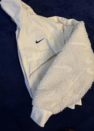 Вітрівка жіноча nike біла розмір m 6