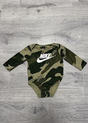 Камуфляжний боді дитячий nike (nike saudi) тячий бодік з довгим рукавом nike sportswear club camo