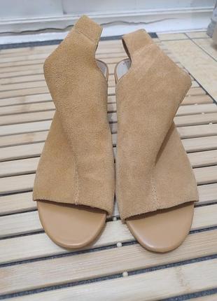 Замшевые босоножки / мюли clarks deva bell на устойчивом каблуке — uk 4.5 / 37.5