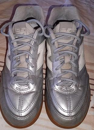 Жіночі кросівки new balance.