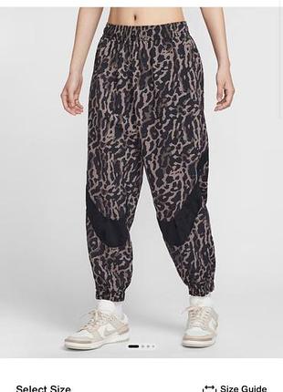 Нові жіночі спортивні штани nike sportswear woven printed trousers (леопардов