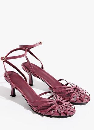 Босоніжки сливові kitten heel
