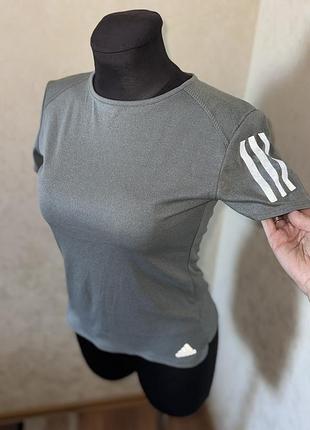 Сіра спортивна футболка adidas дуже якісна дихаюча адідас