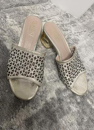Шльопанці жіночі lewski shoes золотисті шкіряні