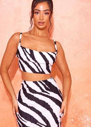 Топ на бретелях с животным принтом от prettylittlething