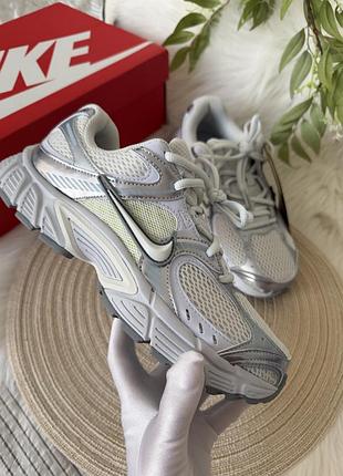 Кросівки жіночі  nike v5 rnr білі, сріблясті, розмір 8.5 (25-25.5 см)