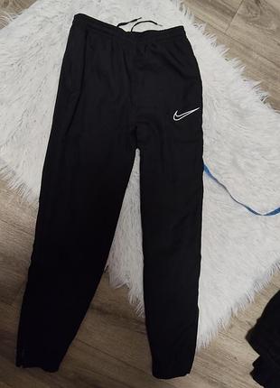 Круті спортивні штани nike на підкладці на зріст 140-146 см