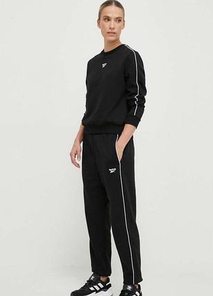 Женский спортивный костюм reebok