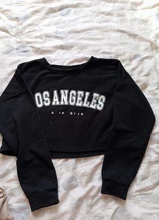Укороченная модель с трендовым принтом los angeles 🖤
легко сочетается практически со всем гардеробом.
состояние хорошее, без серьёзных дефектов.