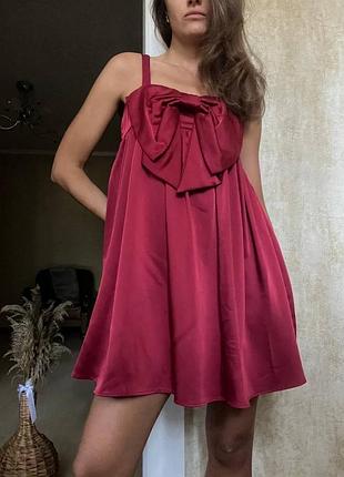 Атласна сукня babydoll з бантом в бордовому кольорі від primark