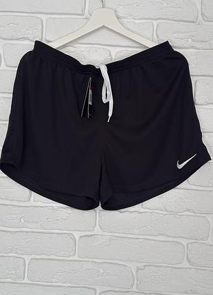 Спортивні шорти nike