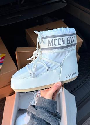 Moon boot white 5