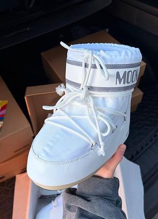 Moon boot white 7