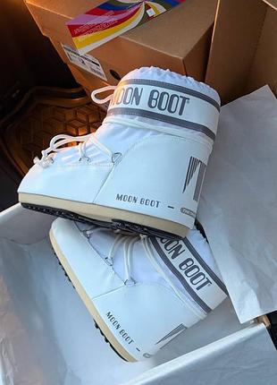 Moon boot white 6